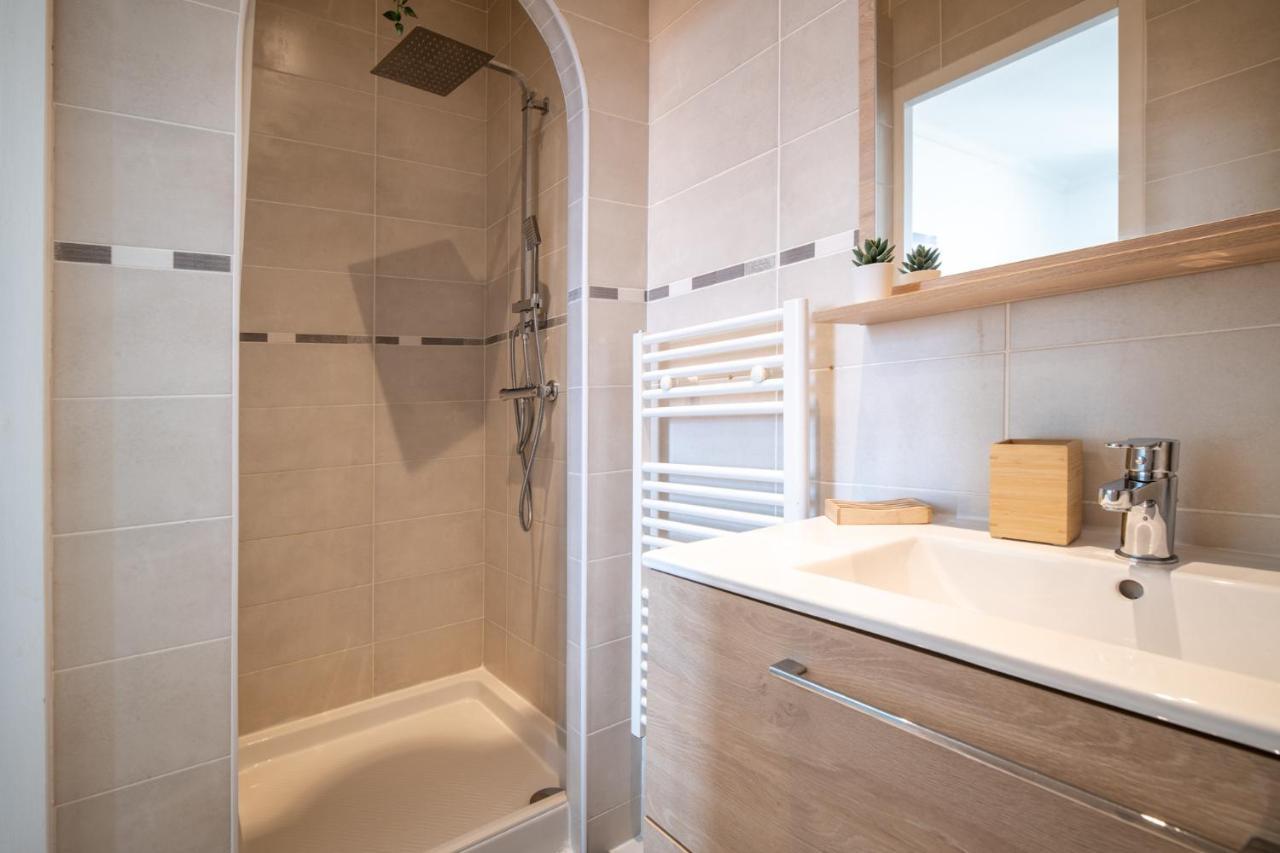 Private Independant Flat - Lourdes City Center - 2 Balconies 외부 사진